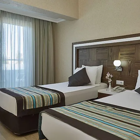 Royal Towers Otel 4*