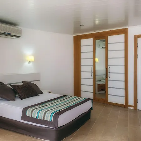 Royal Towers Otel 4*