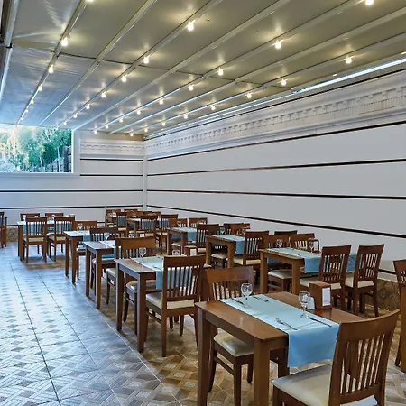 Royal Towers Otel 4*