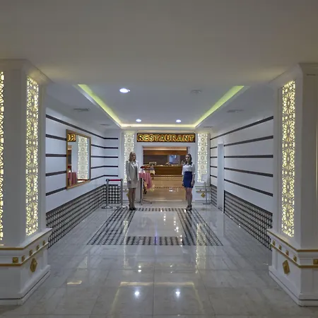 Royal Towers Otel 4*