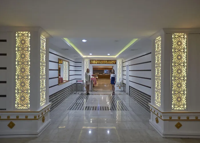 Royal Towers 호텔 4*