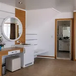מלון Royal Towers Kiris