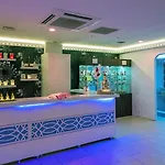 מלון Royal Towers 4*